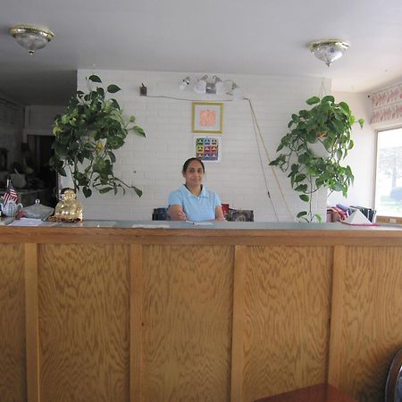 Budget Inn Fairport Bagian luar foto