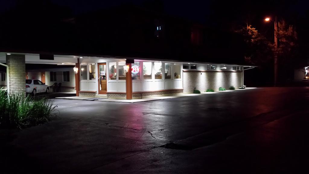 Budget Inn Fairport Bagian luar foto