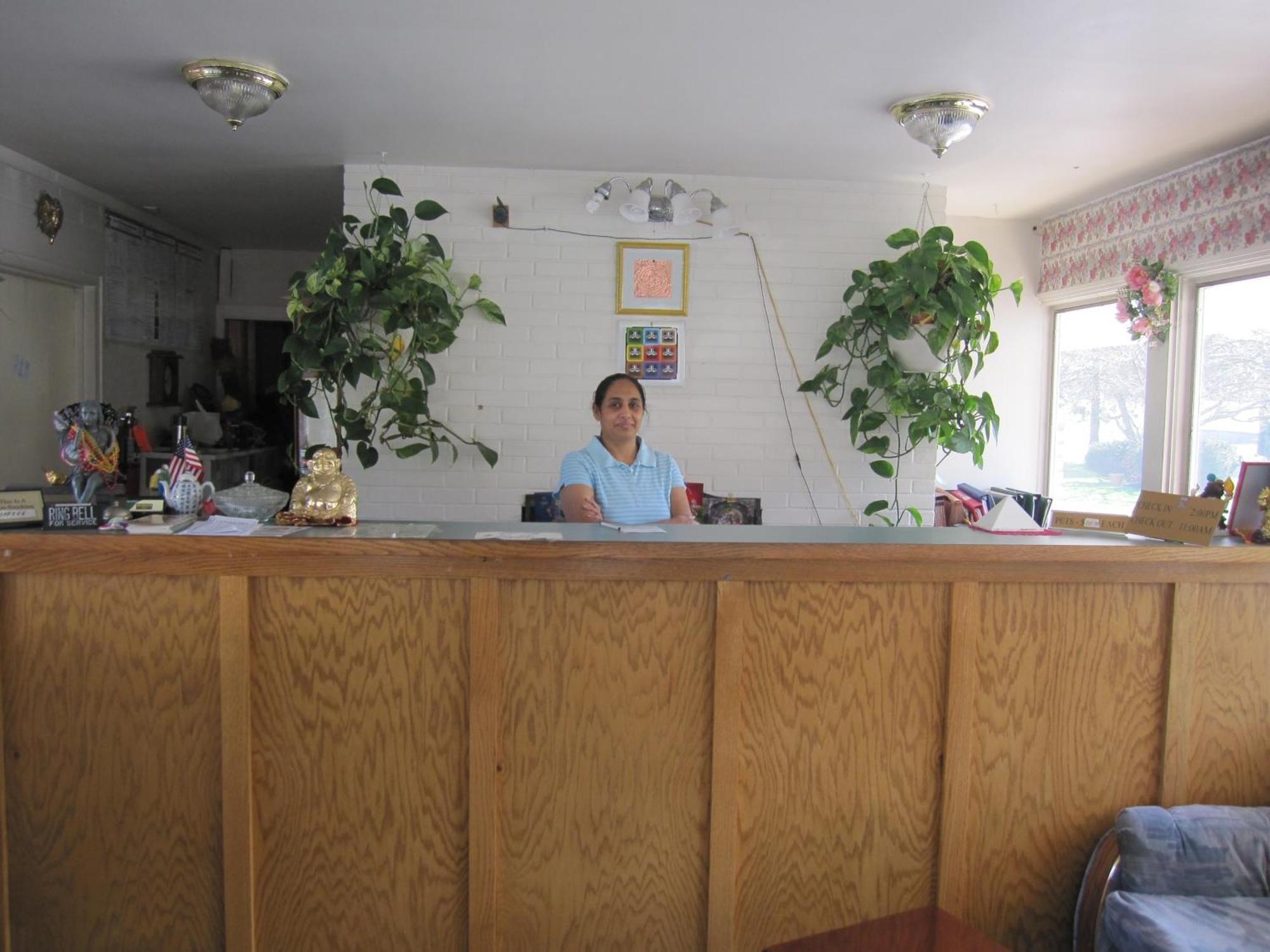 Budget Inn Fairport Bagian luar foto