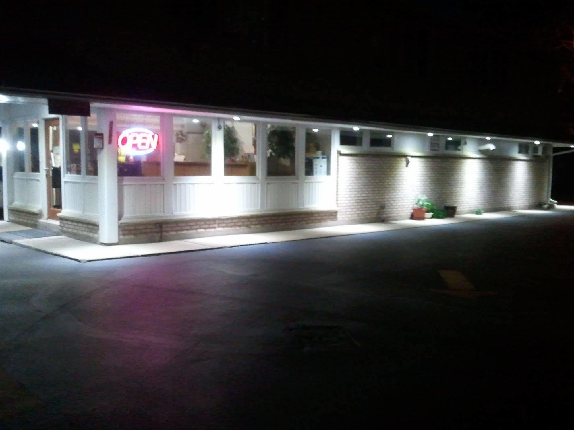Budget Inn Fairport Bagian luar foto