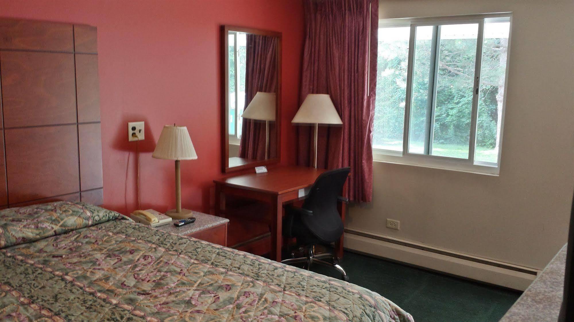 Budget Inn Fairport Bagian luar foto